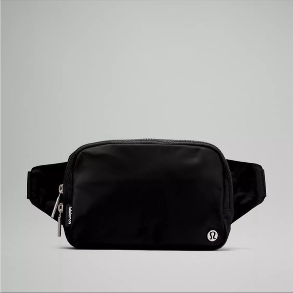 lululemon athletica Handbags - *2L LARGE / black ❤️ / lululemon / 2022 version / Everywhere Belt bag 💼 / BNIB